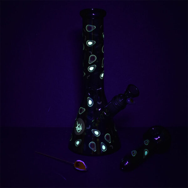 Pulsar Fruit Series Avocado Gold Herb Pipe Glow Duo – 10″ / 14mm F - Image 2