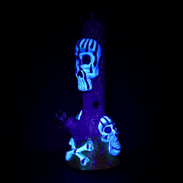 Skull & Bones 3D Painted Beaker Water Pipe – 14″ / 14mm F - Image 3